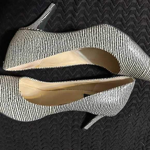 Jones New York Black and White Patterned Heels - Picture 3 of 4